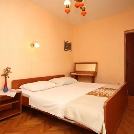 Apartment With A Parking Space Jelsa, Hvar - 4595 Jelsa (Hvar)