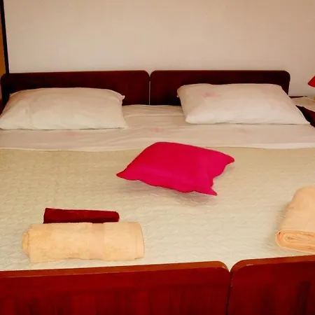 Apartment With A Parking Space Jelsa, Hvar - 4595 Jelsa (Hvar)